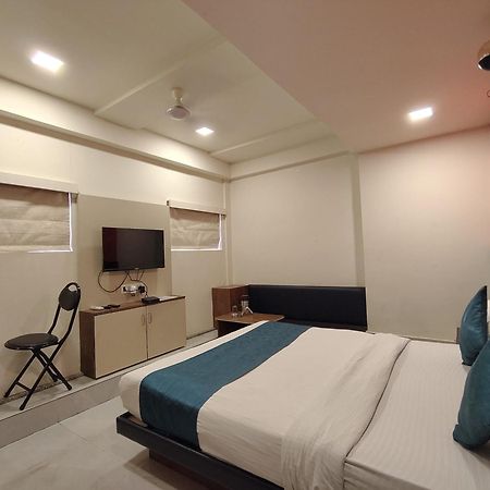 Hotel Avadh Palace, Subhash Bridge, Rto Circle, אחמדאבאד מראה חיצוני תמונה