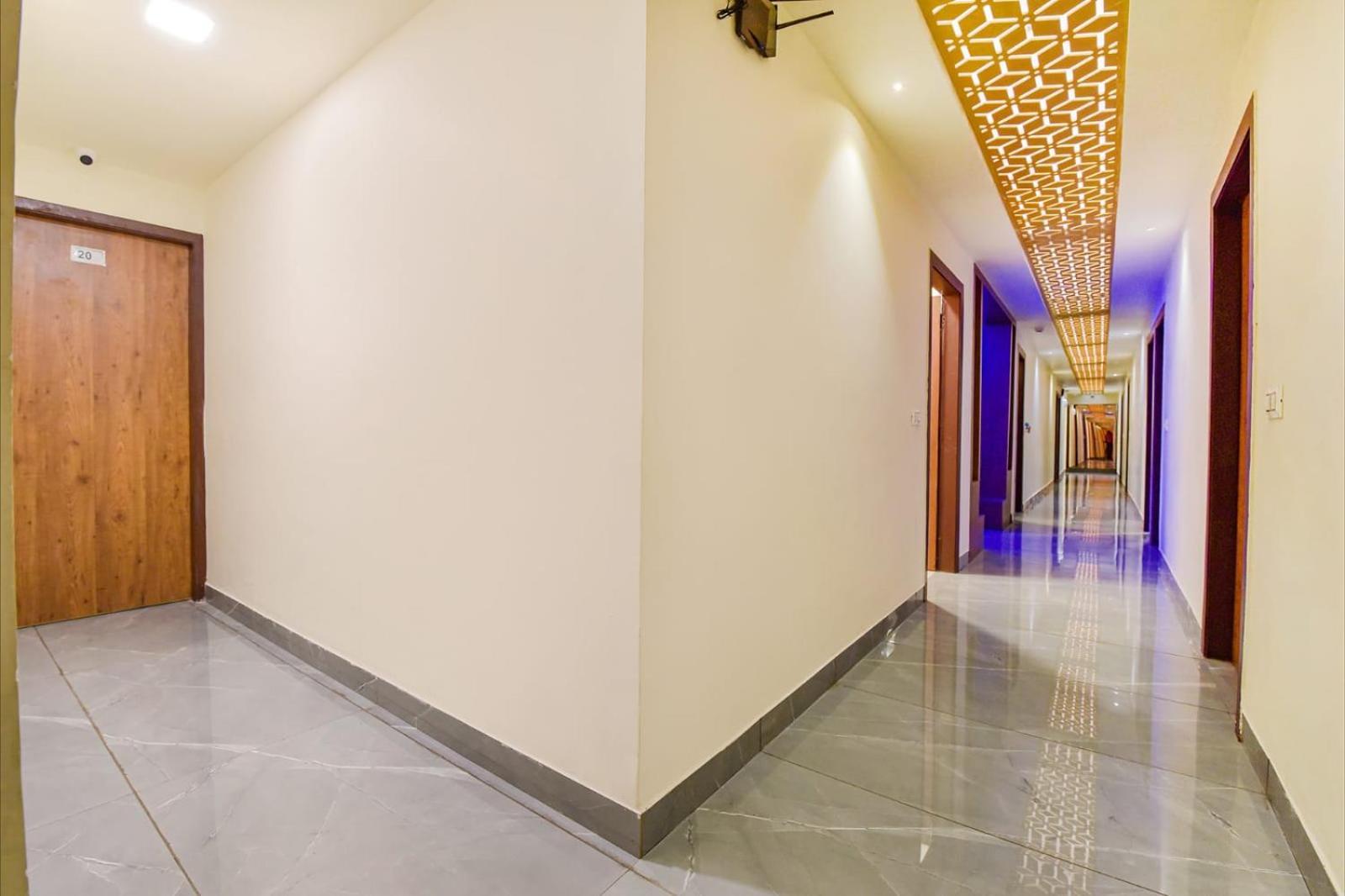 Hotel Avadh Palace, Subhash Bridge, Rto Circle, אחמדאבאד מראה חיצוני תמונה
