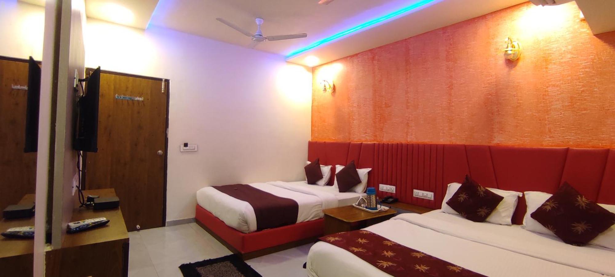 Hotel Avadh Palace, Subhash Bridge, Rto Circle, אחמדאבאד מראה חיצוני תמונה
