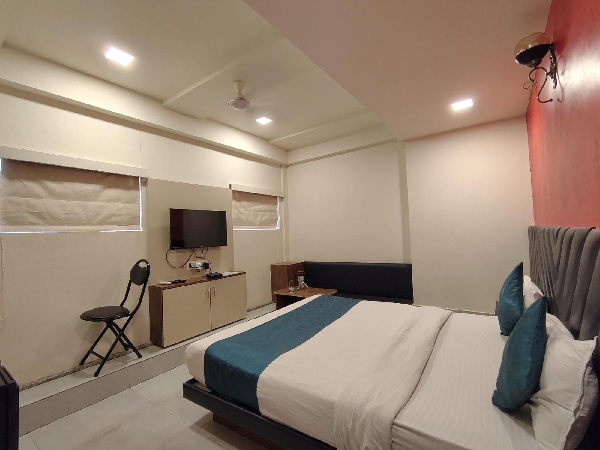 Hotel Avadh Palace, Subhash Bridge, Rto Circle, אחמדאבאד מראה חיצוני תמונה