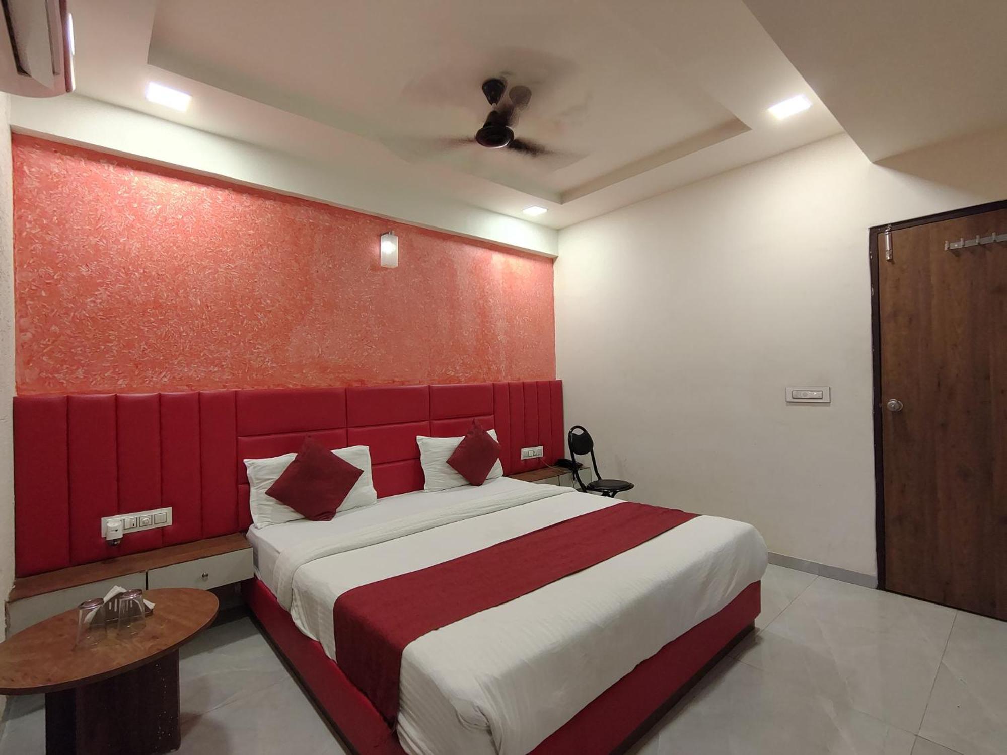 Hotel Avadh Palace, Subhash Bridge, Rto Circle, אחמדאבאד מראה חיצוני תמונה