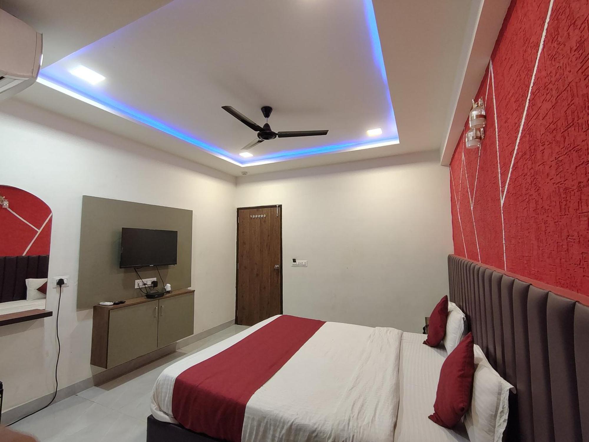 Hotel Avadh Palace, Subhash Bridge, Rto Circle, אחמדאבאד מראה חיצוני תמונה