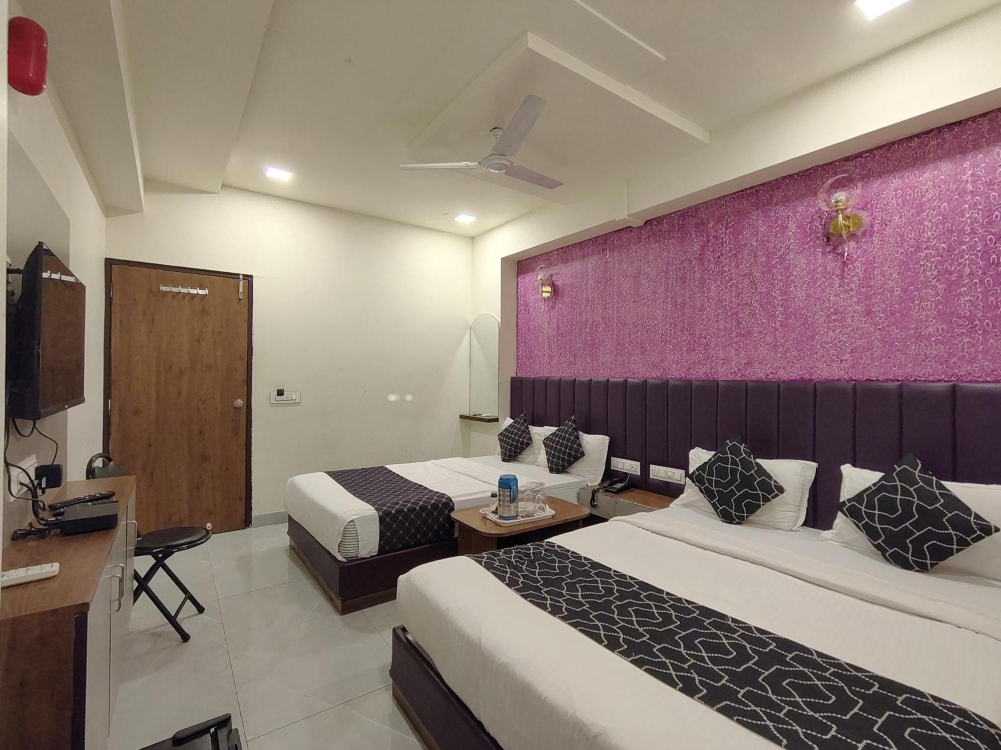 Hotel Avadh Palace, Subhash Bridge, Rto Circle, אחמדאבאד מראה חיצוני תמונה