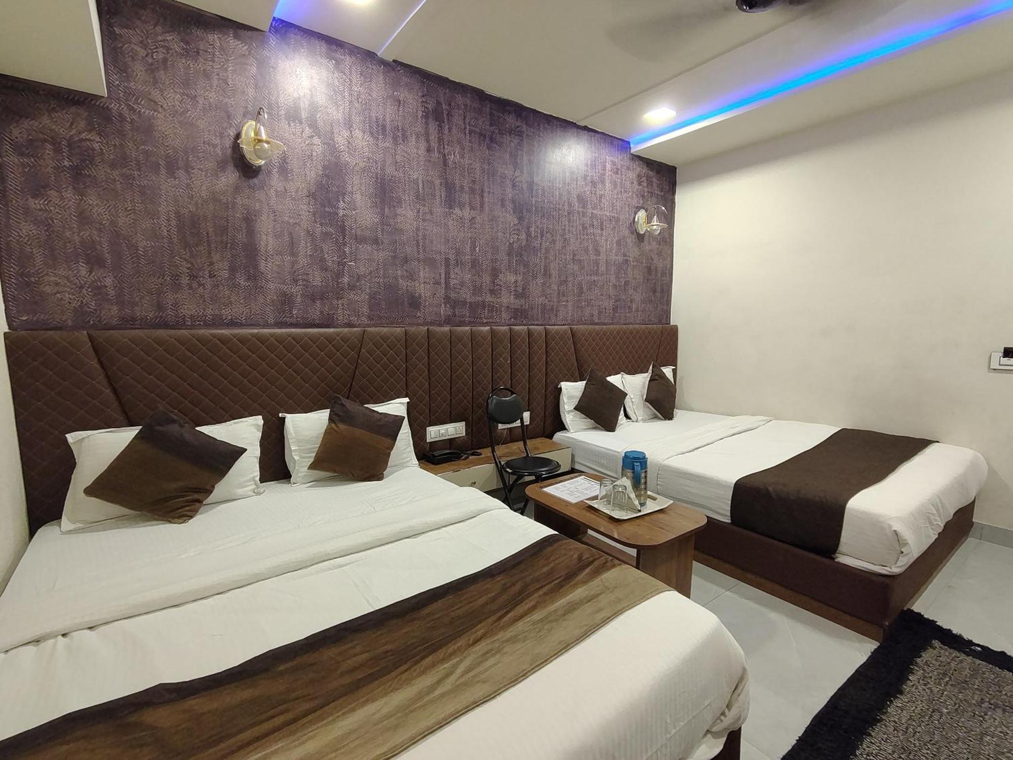 Hotel Avadh Palace, Subhash Bridge, Rto Circle, אחמדאבאד מראה חיצוני תמונה