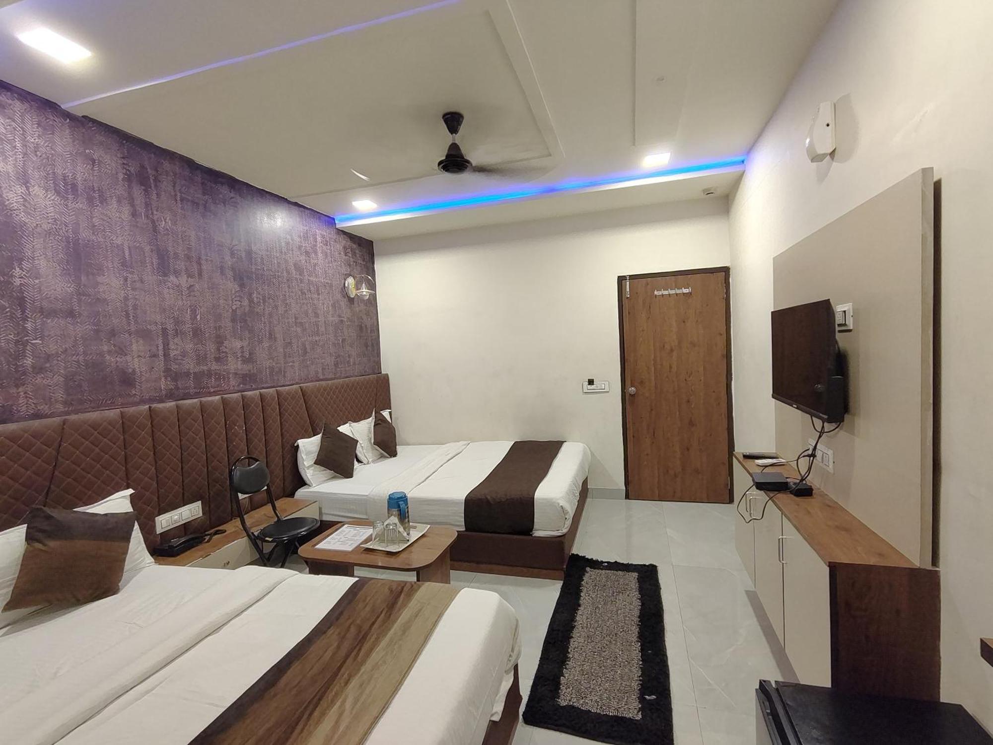 Hotel Avadh Palace, Subhash Bridge, Rto Circle, אחמדאבאד מראה חיצוני תמונה