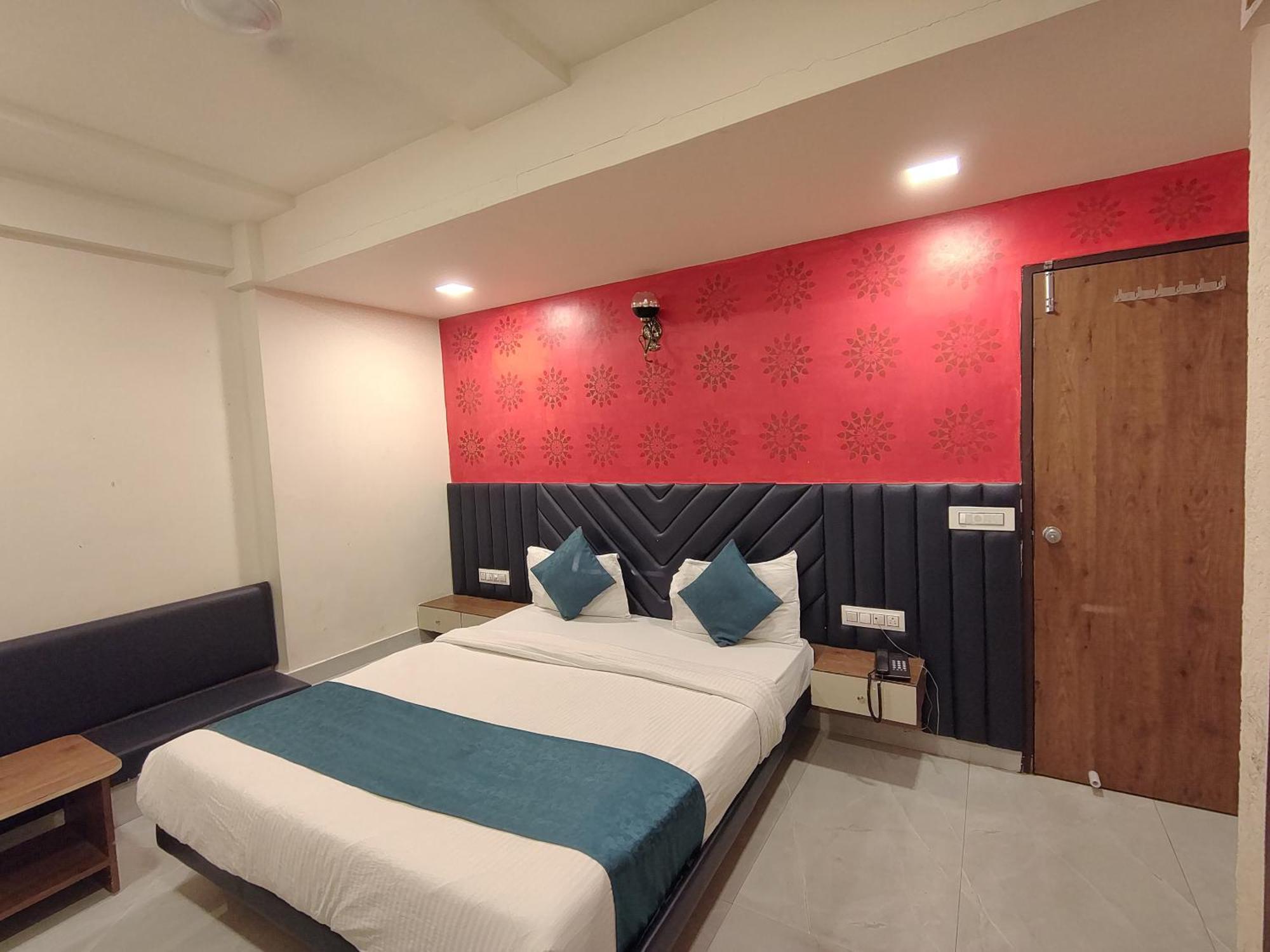 Hotel Avadh Palace, Subhash Bridge, Rto Circle, אחמדאבאד מראה חיצוני תמונה